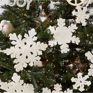 NWT Pottery Barn Felted Wool Snowflake Garland